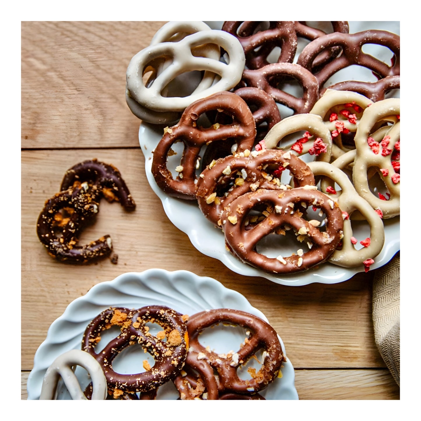 Bretzel&Co Dark Chocolate Pretzel with Hibiscus Flowers – 100g