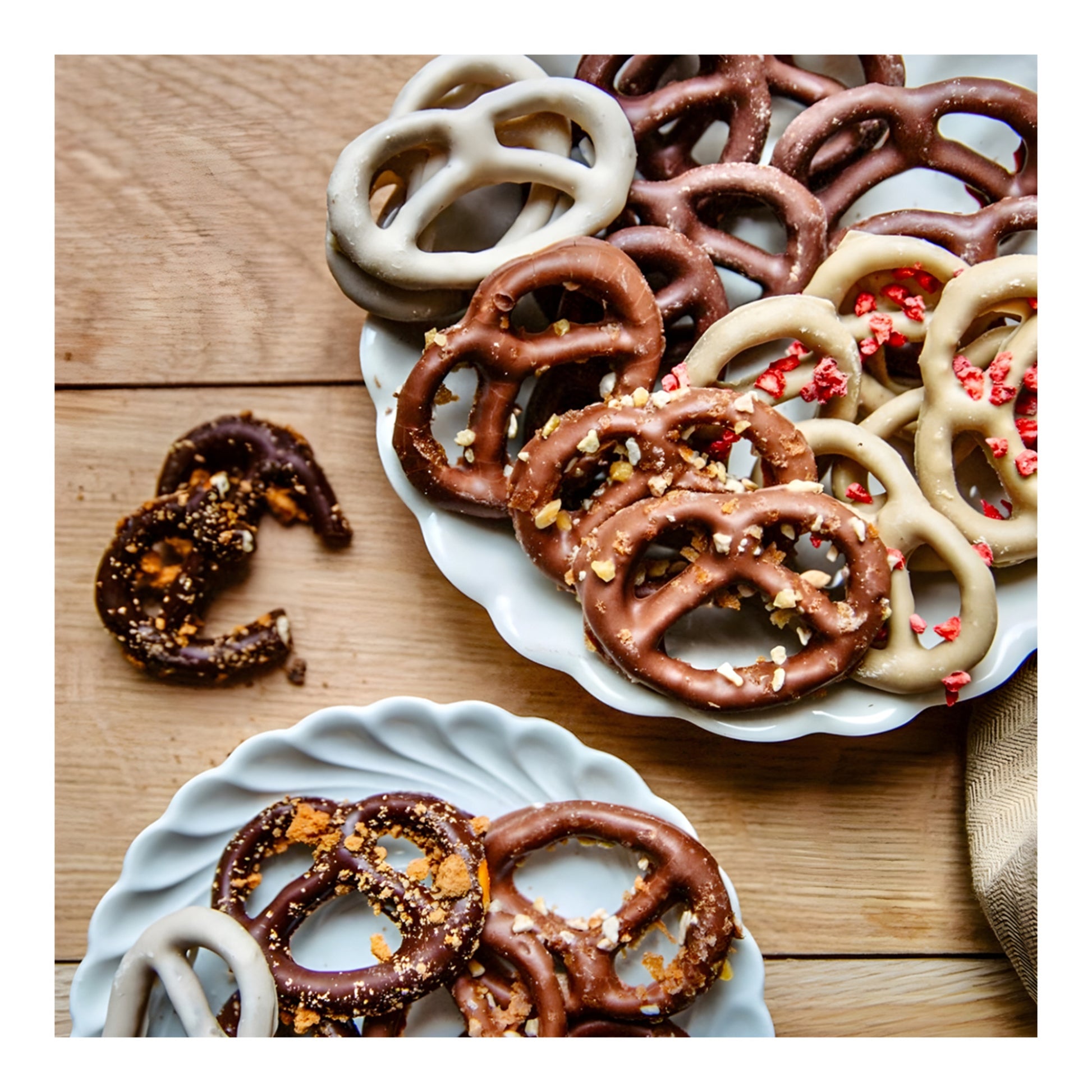 Bretzel&Co Dark Chocolate Pretzel with Hibiscus Flowers – 100g
