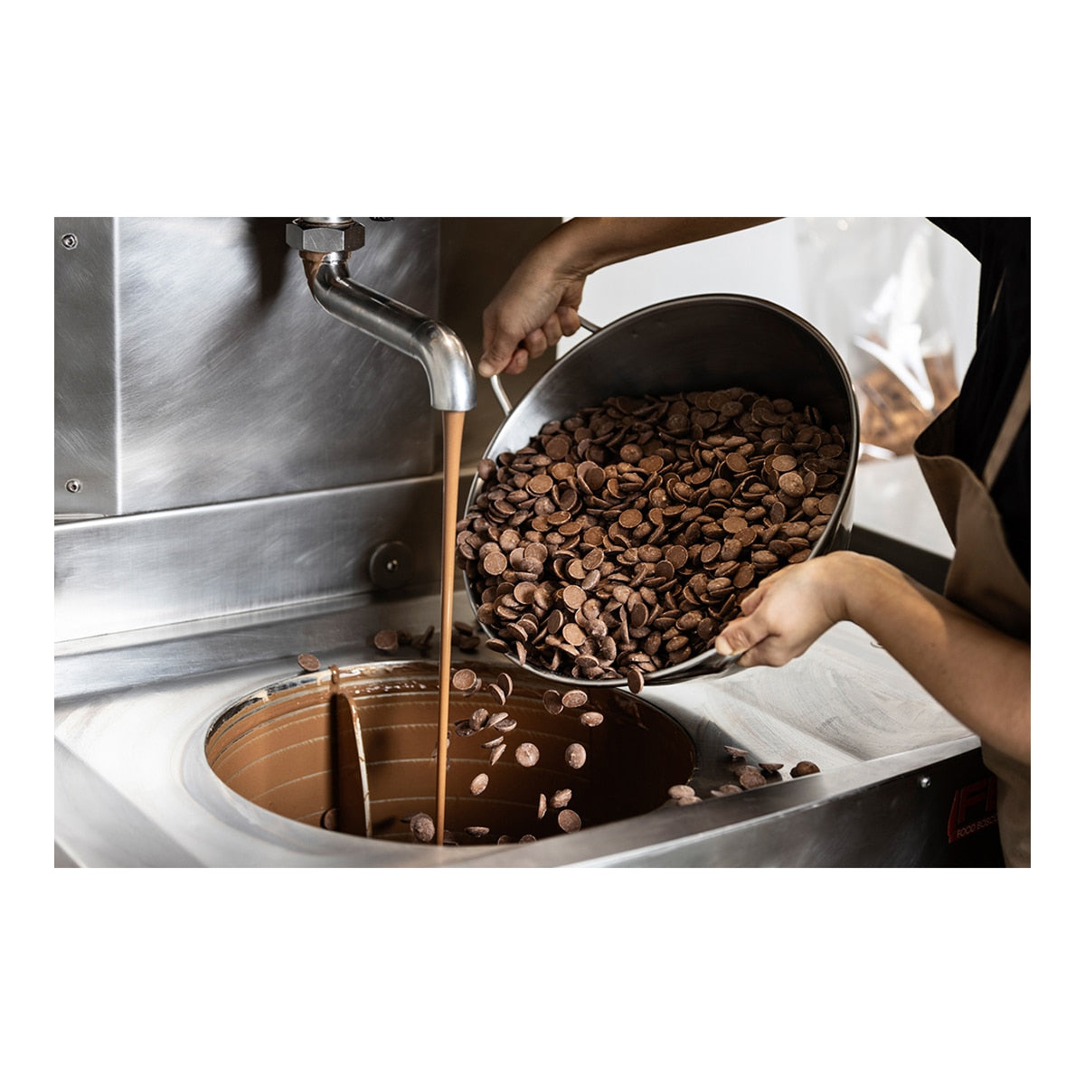 Conüs Hazelnut Praline Milk Chocolate Cookies – Premium 70g